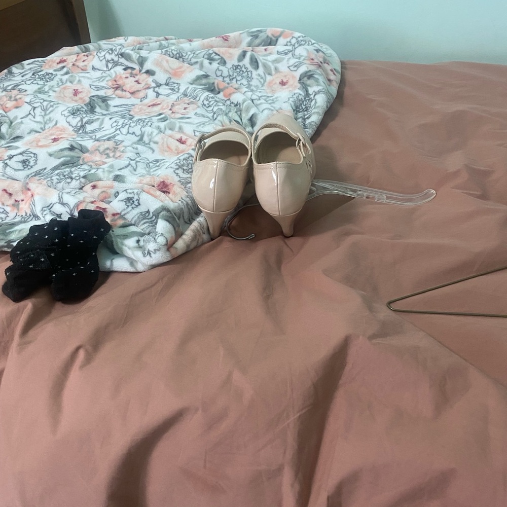 Elegant Cream Women's Shoes